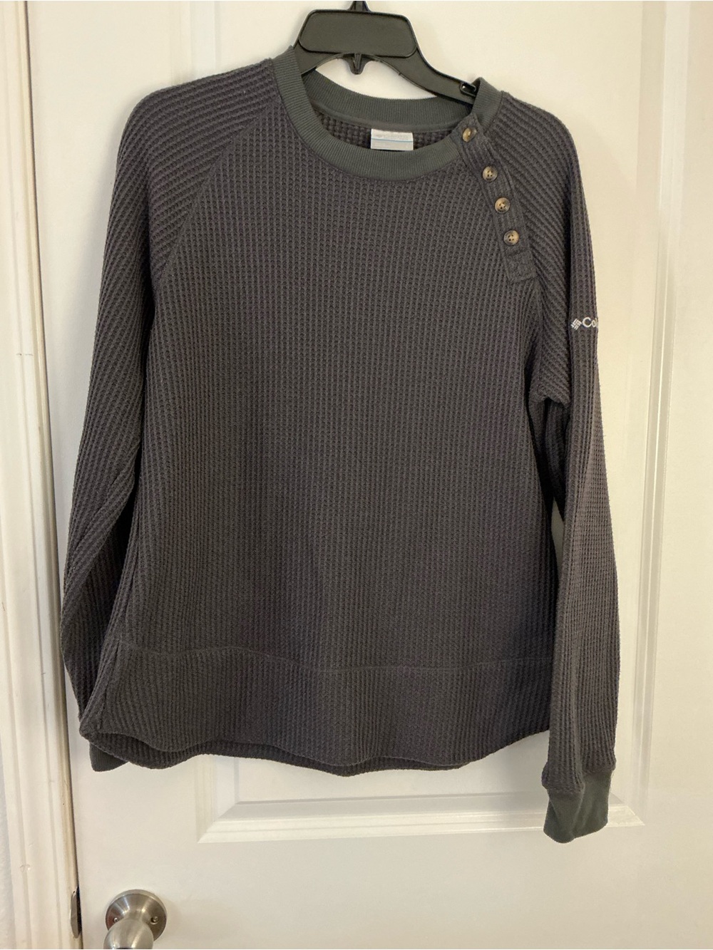 Columbia Grey Waffle Knit Pullover Sweater Size L Shoulder Button Detail